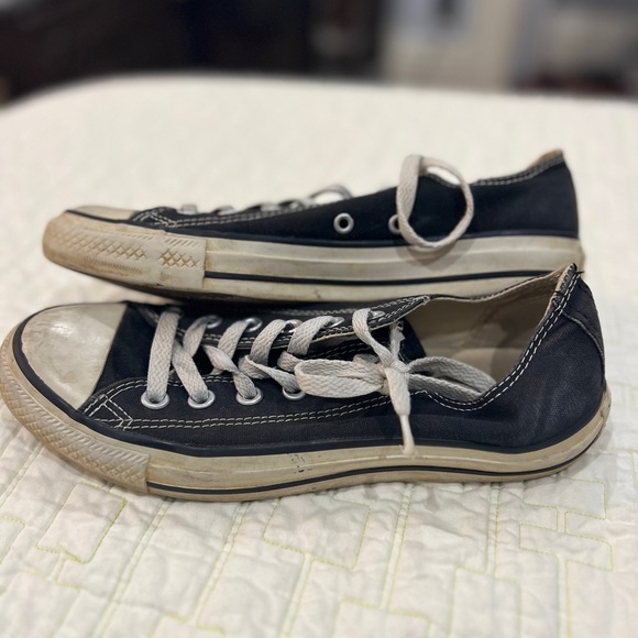 CLEARANCE
3 Pairs of Converse Size 8 Shoes | Red, Black and White - Picture 4 of 16